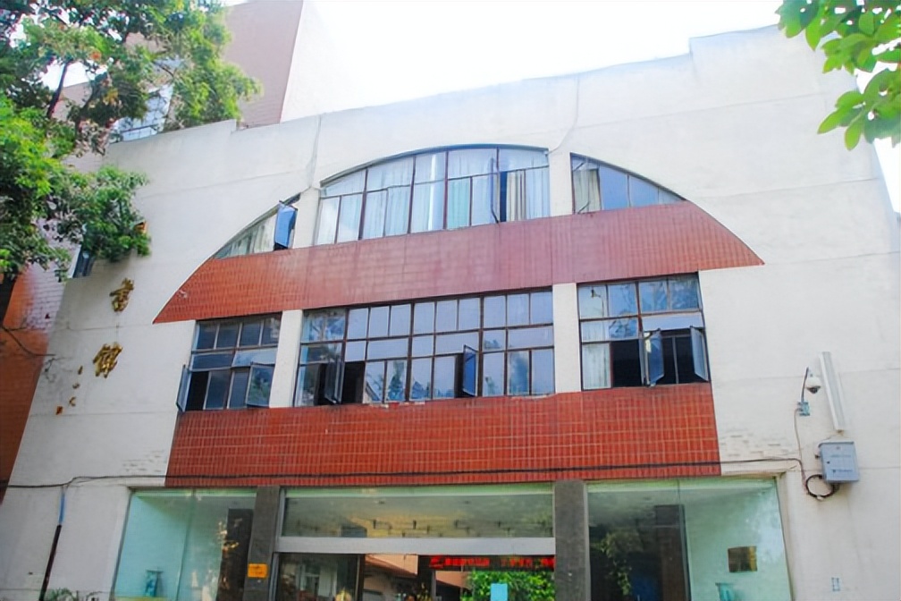 重德博学尚美笃行,重德博学勤勉尚美