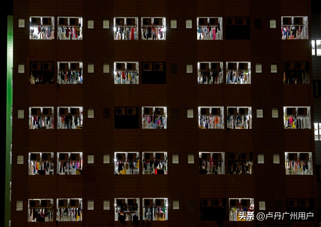 20年拍下150万张“东莞女工”在国外爆火：中国制造，不可思议！