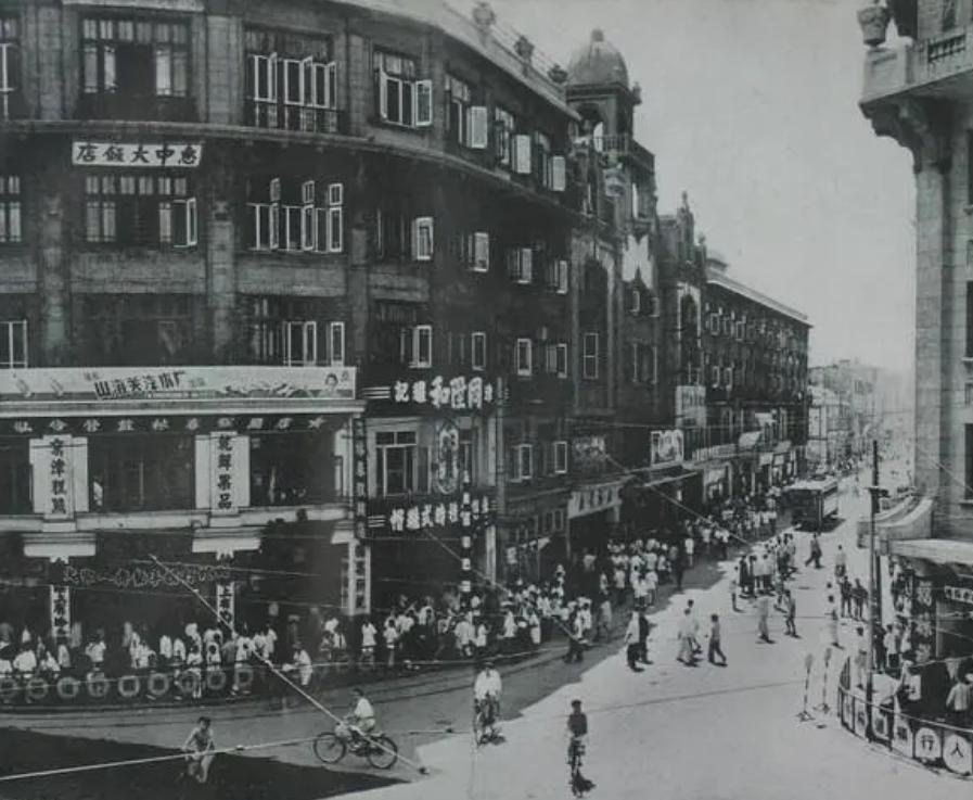 1952年，刘青山贪污上亿被判死刑，13年后，儿子考上清华不敢去