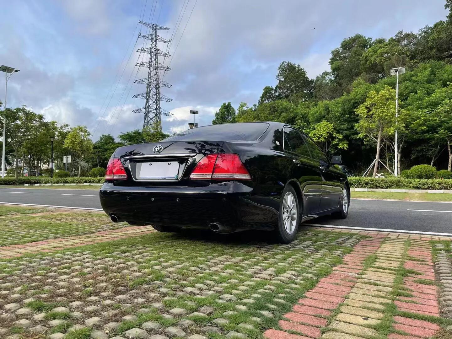 12代丰田皇冠3.0音响品牌,12代丰田皇冠车内按键详解