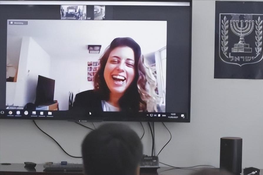 四川小伙救以色列女孩,以色列女孩得到四川成都小伙救助