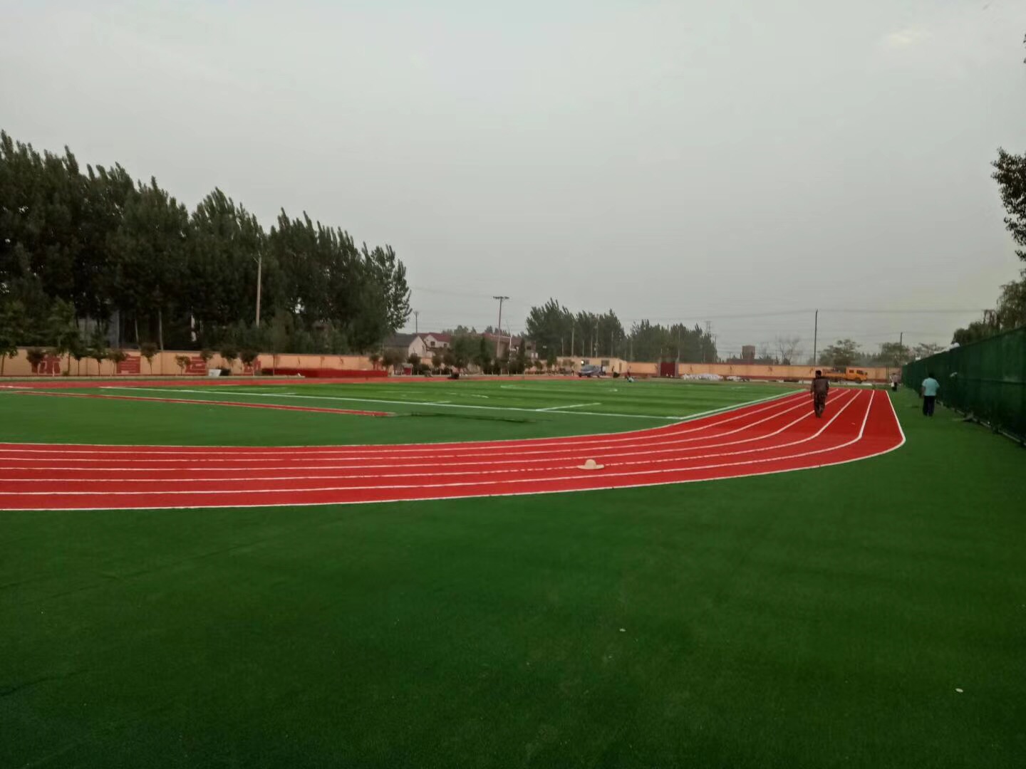 人造草坪塑胶跑道硅pu,体育场环形跑道专用人造草坪施工