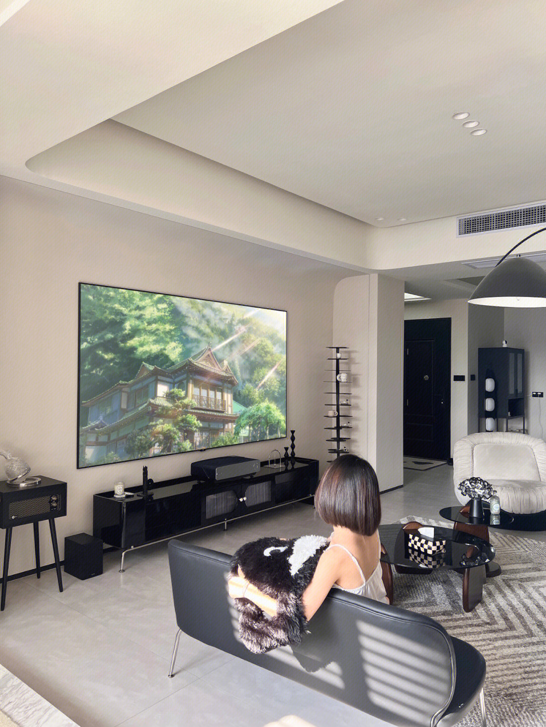 海信4k100寸激光电视多少钱,100寸激光电视和液晶电视哪个好