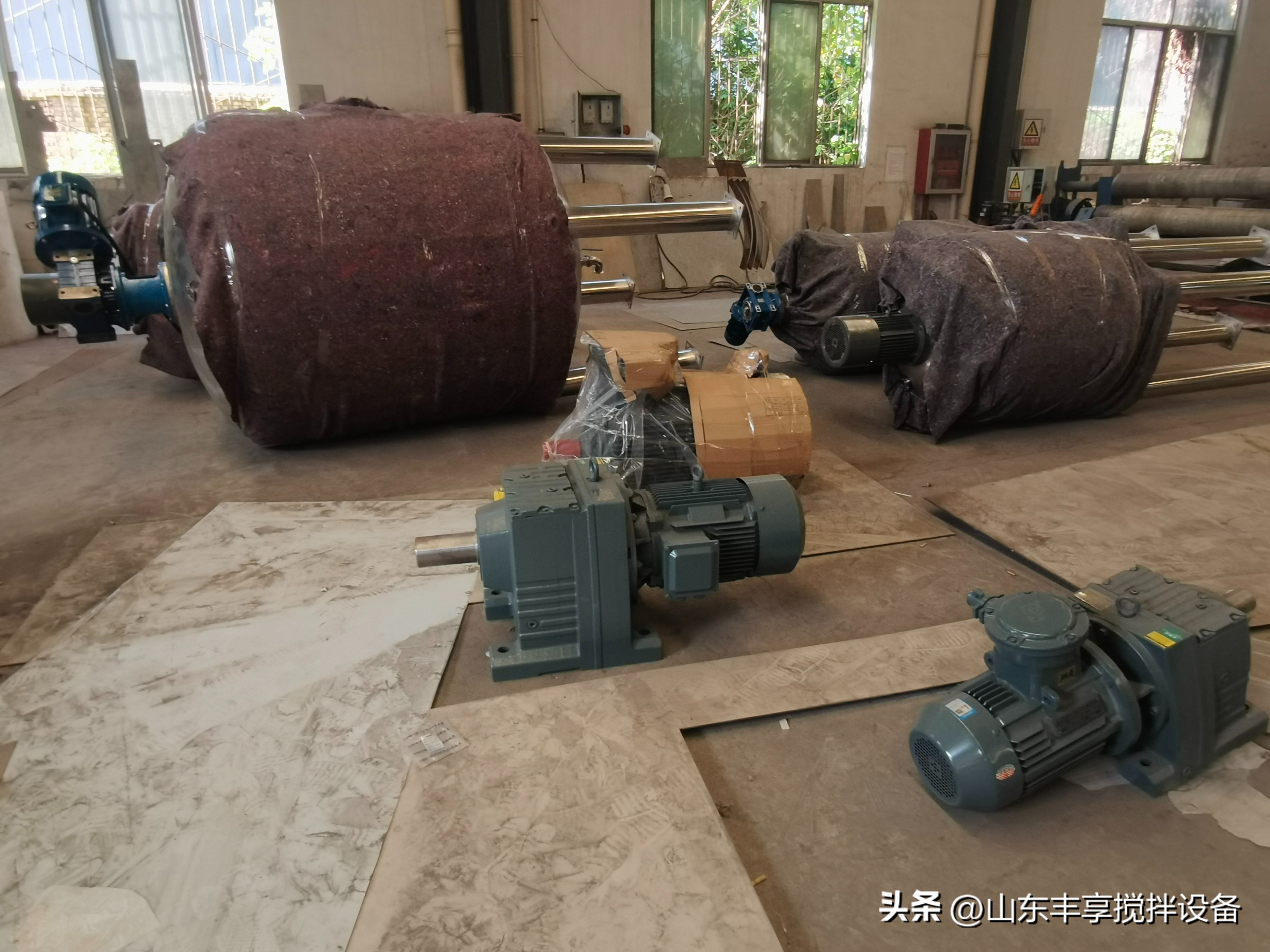 不锈钢加热搅拌罐厂家报价,山东双层不锈钢电加热搅拌罐厂家