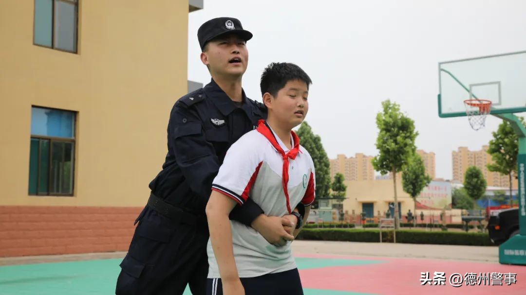 跟着警察去抓酒驾,跟着警察叔叔去出警