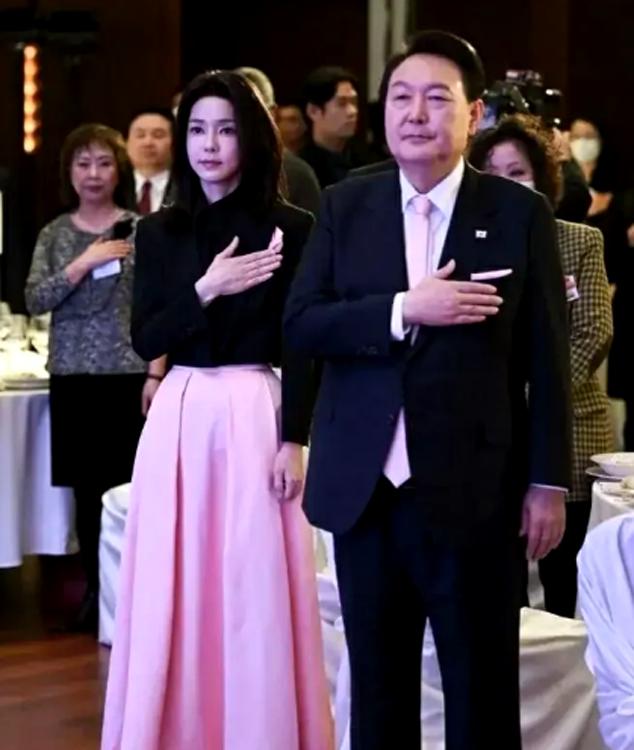 韩国夫人金建熙颜值,韩国第一夫人金建希妆容