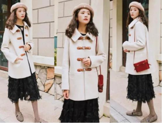 米白色羊剪绒大衣配什么裙子好看,米白色大衣秋冬怎么搭配好看