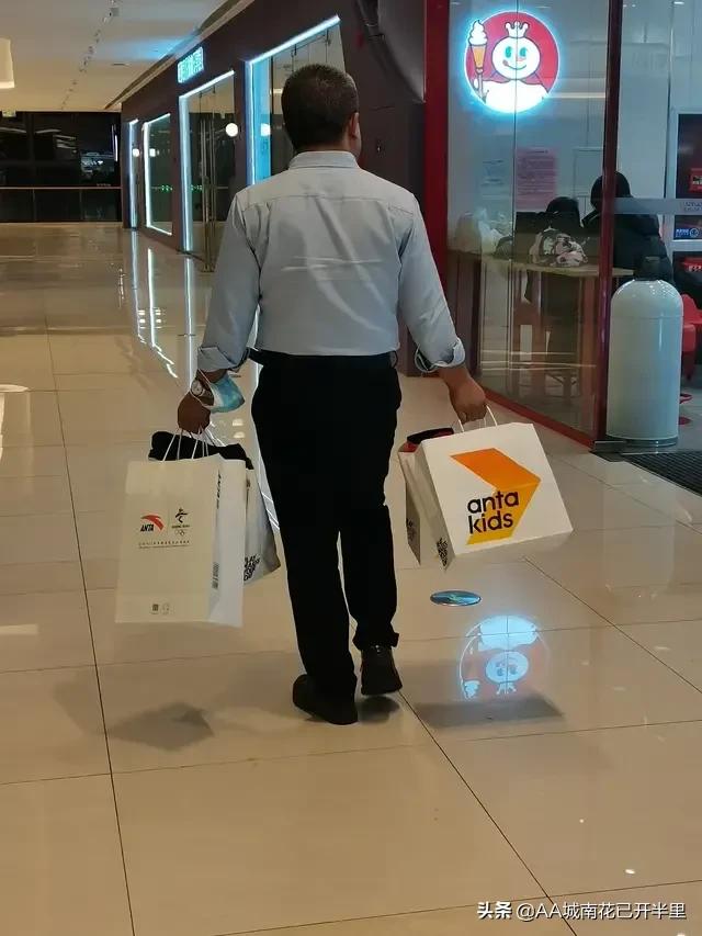 女人衣柜里永远缺一件单品,为啥女人衣柜里永远少一套衣服