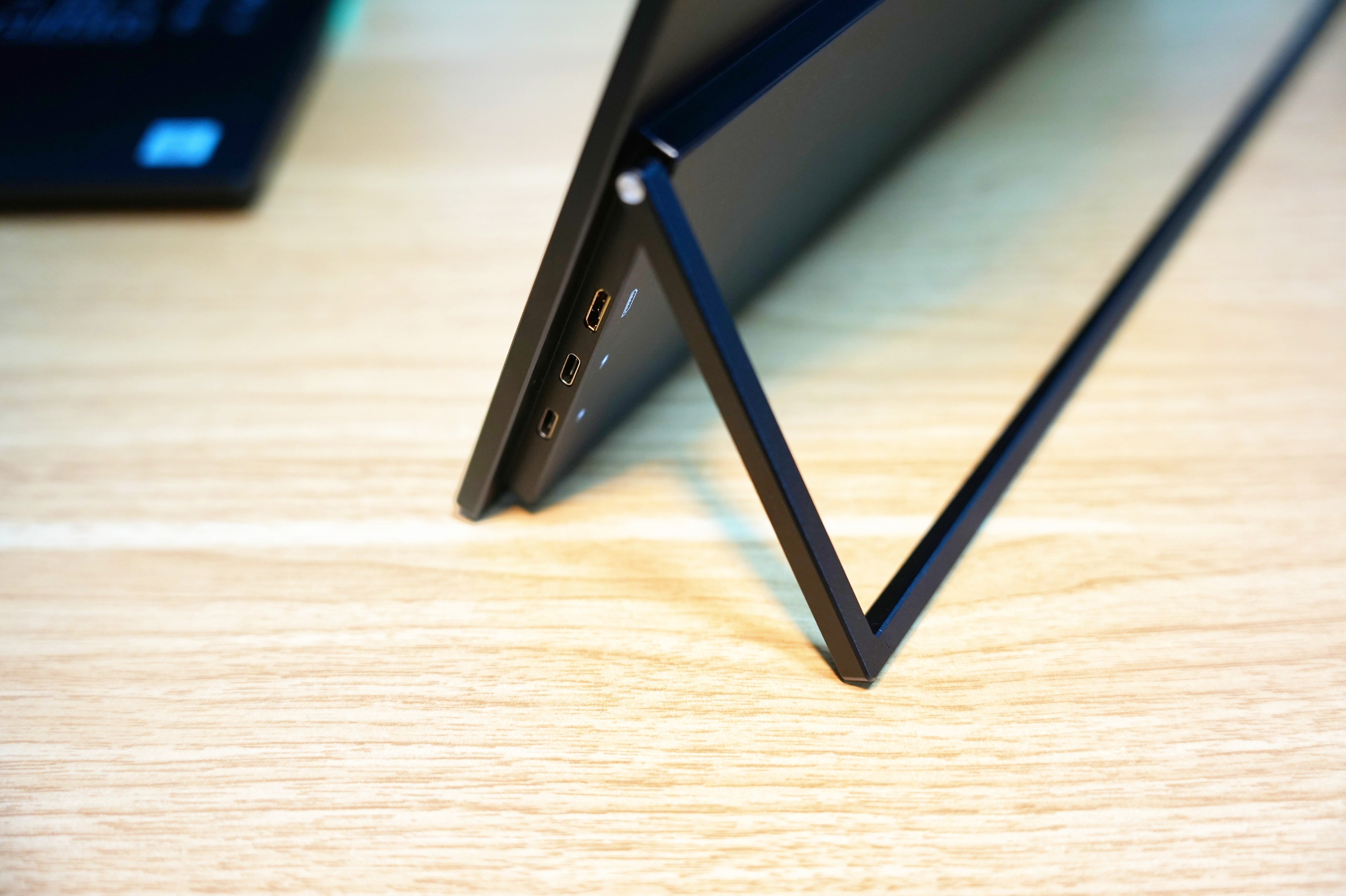 更出彩！雕塑家MF185LN便携显示器体验，作为办公副屏很不错