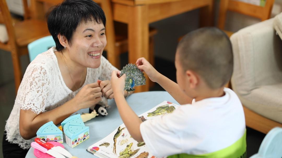 过去两年，这一国际项目试点东莞，为特殊家庭织出一张兜底的网