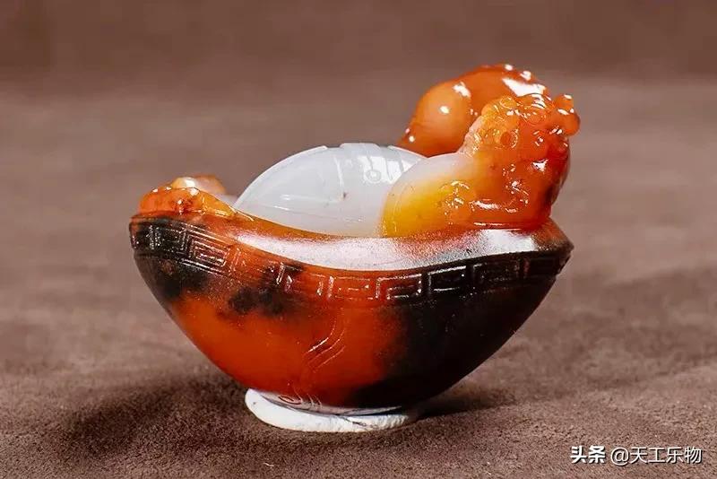 什么样的红皮白肉籽料只卖1000块,红皮籽料和黄沁皮籽料的区别