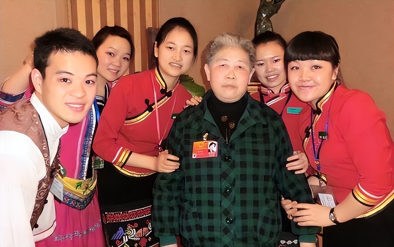 大儿子成老赖,小儿子砸招牌,老干妈的结局都被雷军“言中”了?