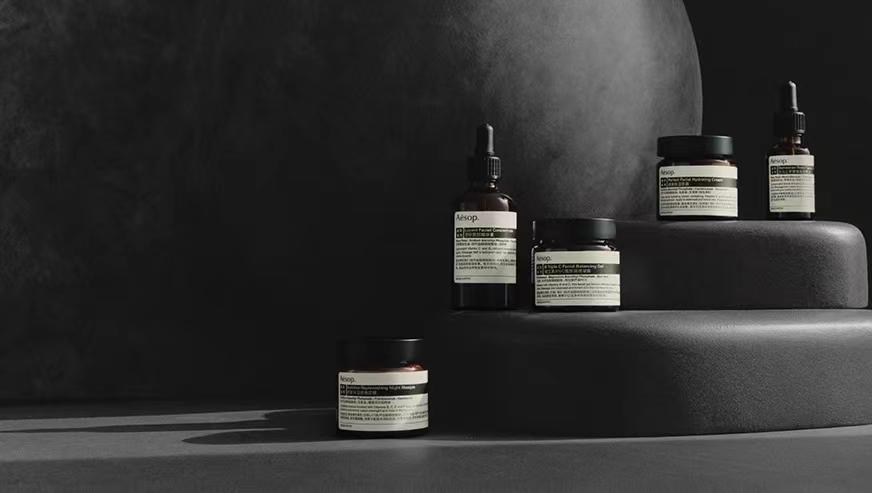 DFE快览：国内奢侈品手袋定价远高于欧洲