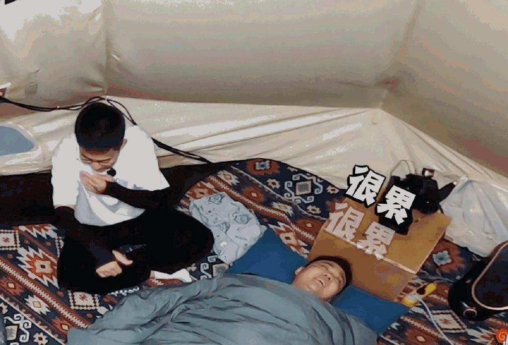 豆瓣评分9.6，全网热度20亿，再就业男团《快乐再出发》不够看