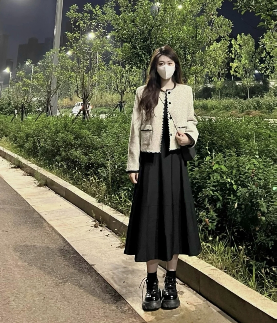 小香风半身裙怎么穿出高级感,小香风半身裙中长款搭配