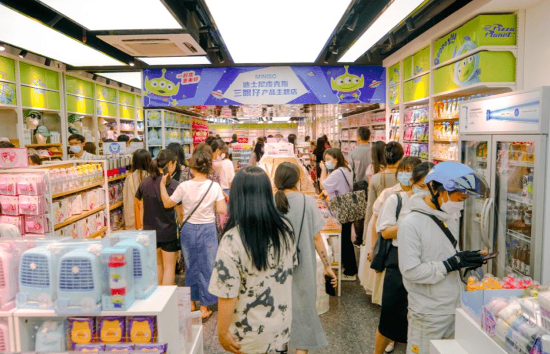 名创优品、lululemon：两个行业，一个故事