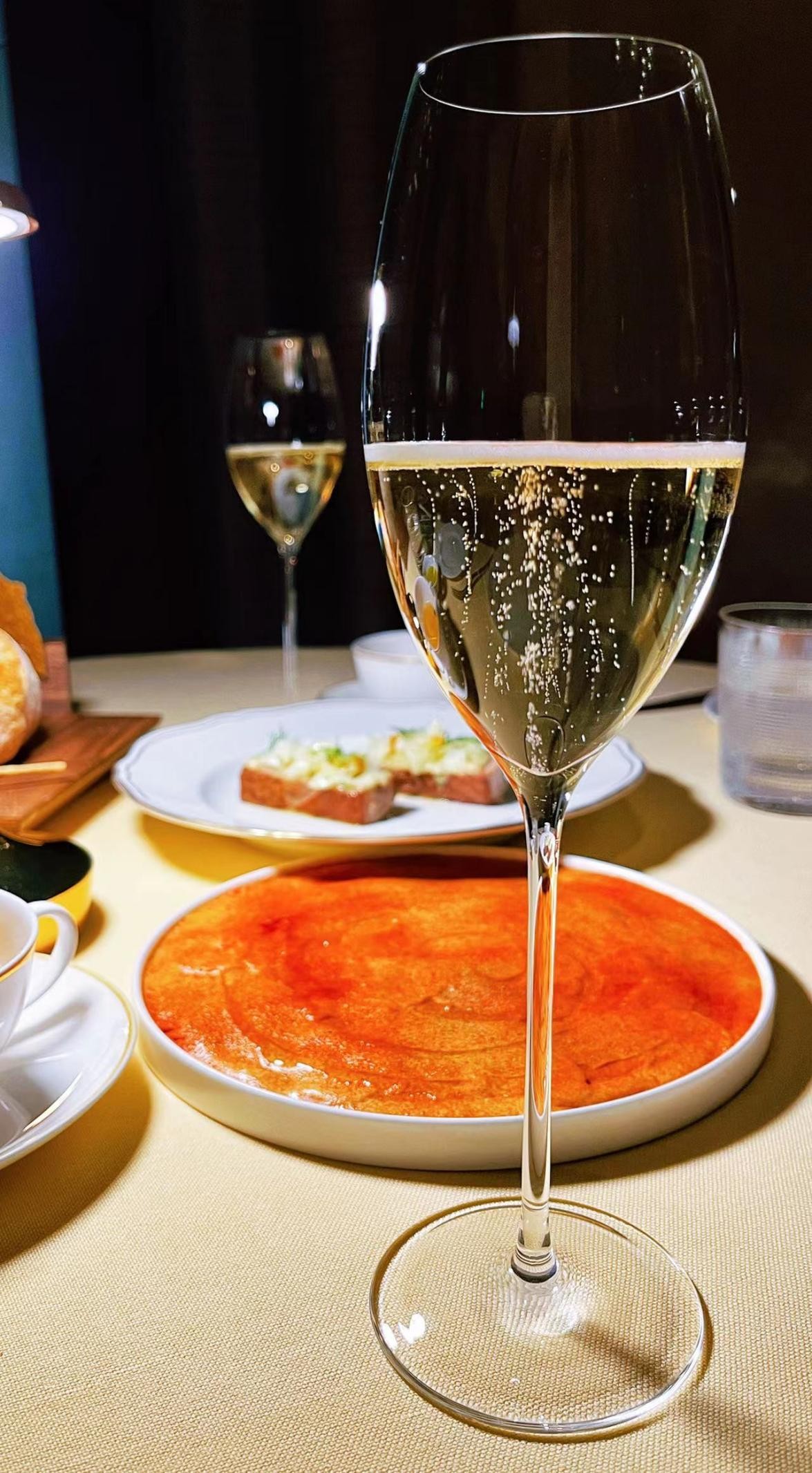 中国第一家真正意义上的主题酒店,中国第一高档酒店