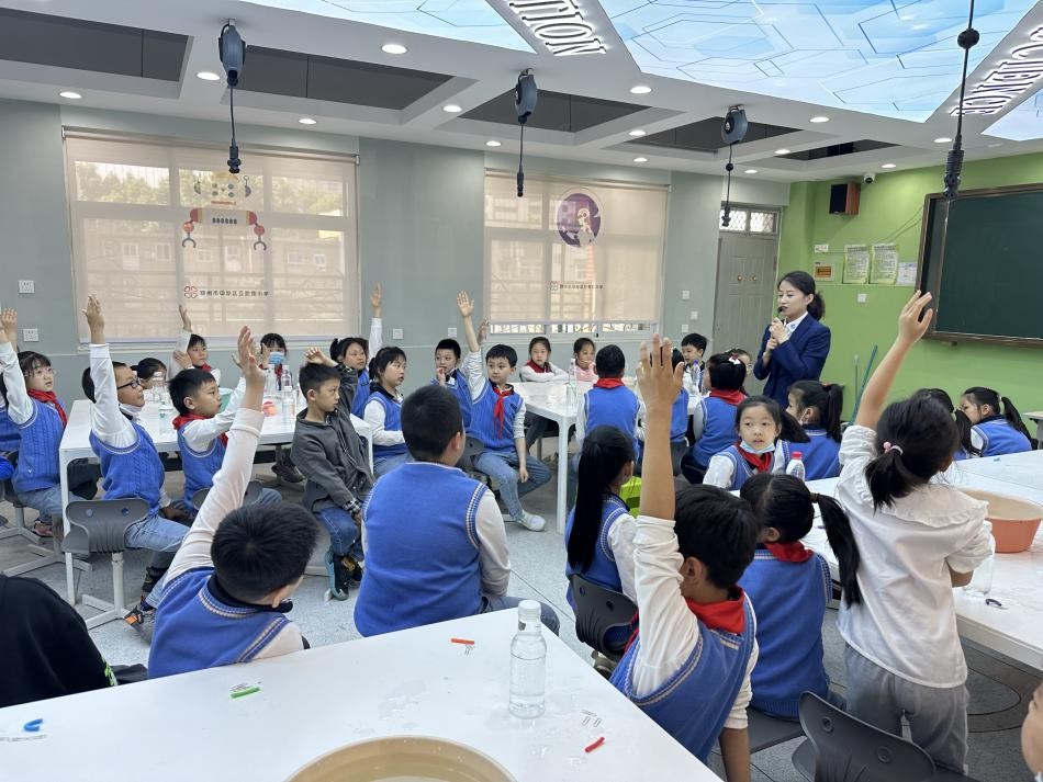 “玩转科学，激发好奇心”——郑州科技馆“双减”课程走进互助路小学