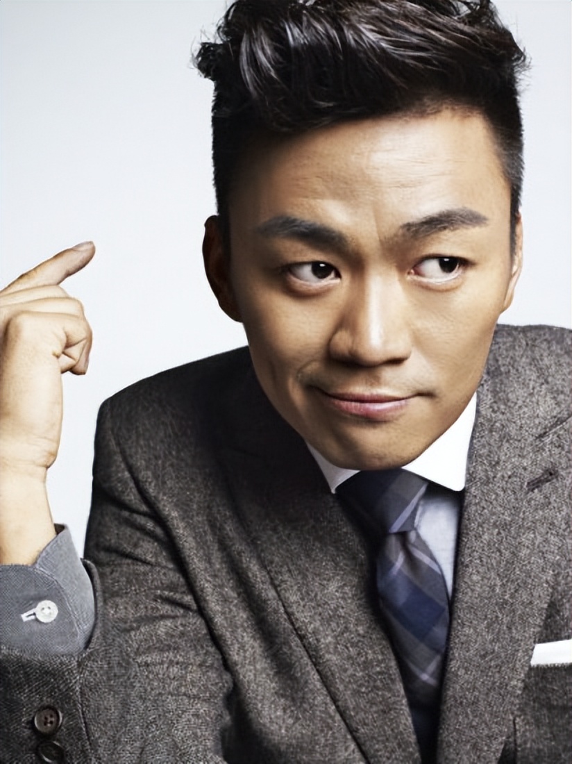 前央视主持人刘斌：三婚娶马蓉闺蜜，三次婚姻均失败，62岁养三娃