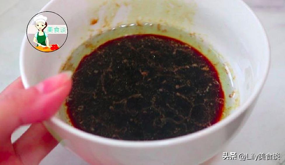 清蒸鲈鱼时最忌用盐和料酒腌制,清蒸鲈鱼时放盐和料酒都不对