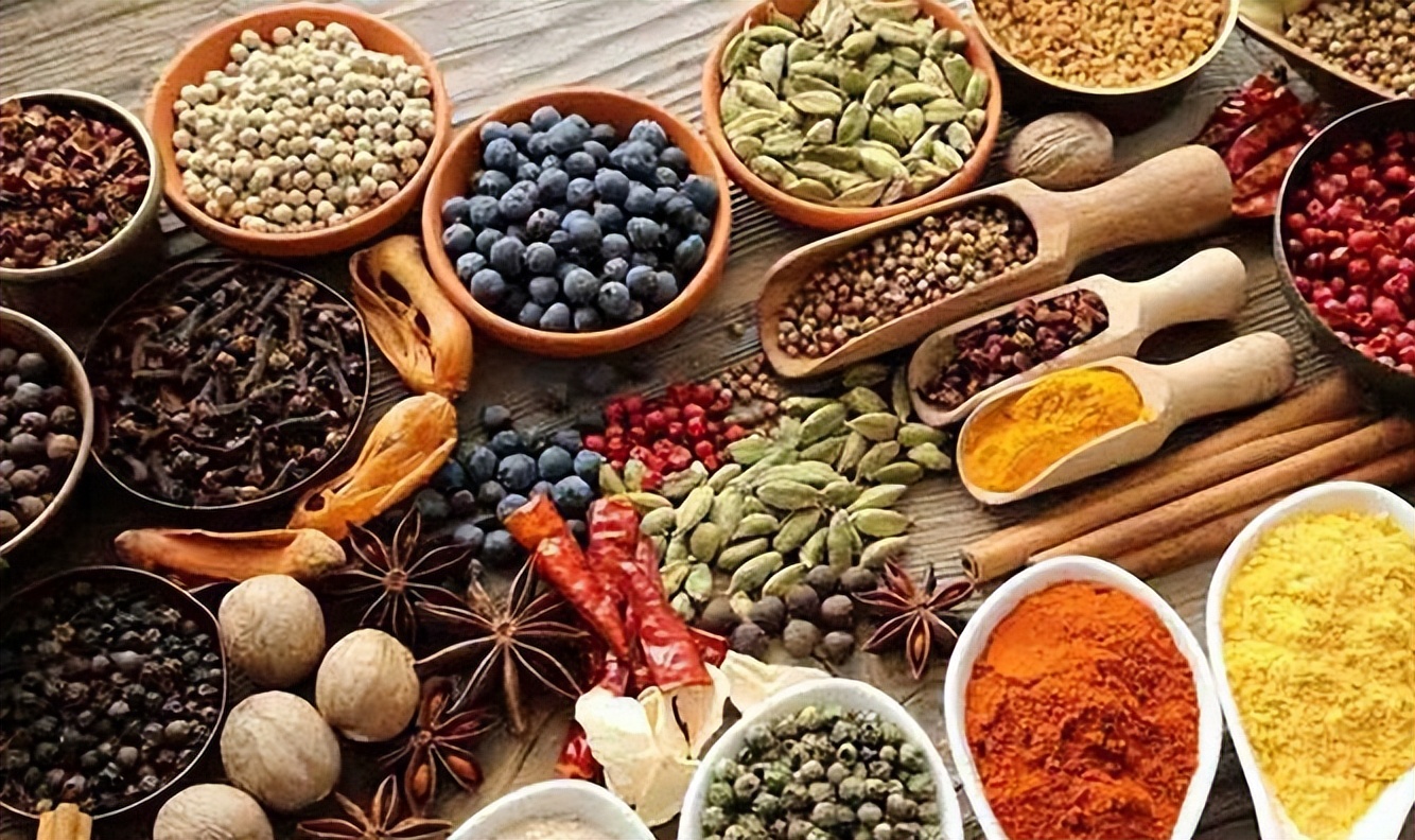 肉蔻白蔻和豆蔻这几种香料的功效,豆蔻和白豆蔻是一种香料吗