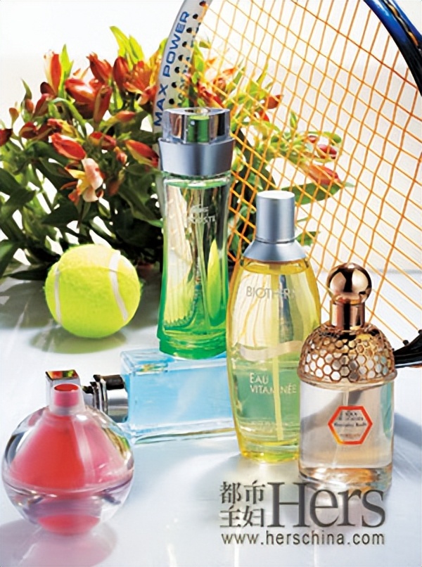 香水各种场合涂法,香水使用的两种基本方法是