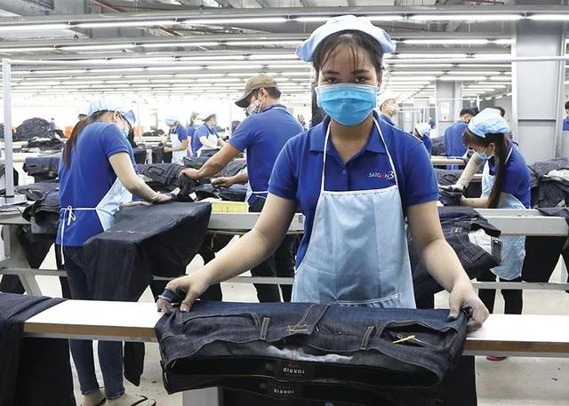 二十多块钱一条的牛仔裤,几十块钱的牛仔裤和100块钱的差别