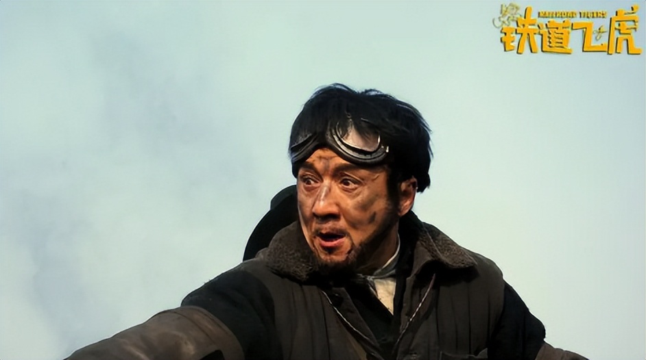 同样是成龙基因，把林凤娇儿子和吴绮莉女儿一对比，差距就出来了