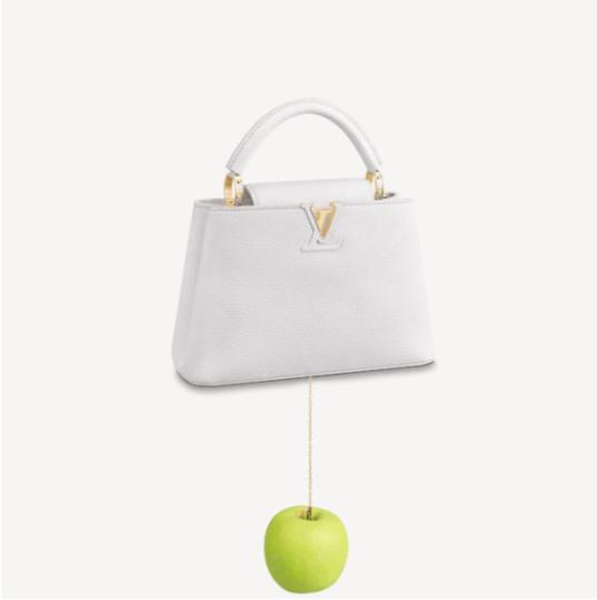 顶流卖丑大翻车！11万的透视裤、露奶衫，25万的飞机包，狗都不买