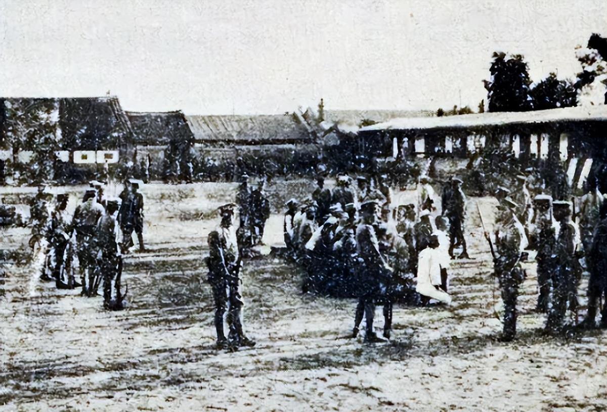 日军侵华兽行,日军当着国军的面杀俘虏