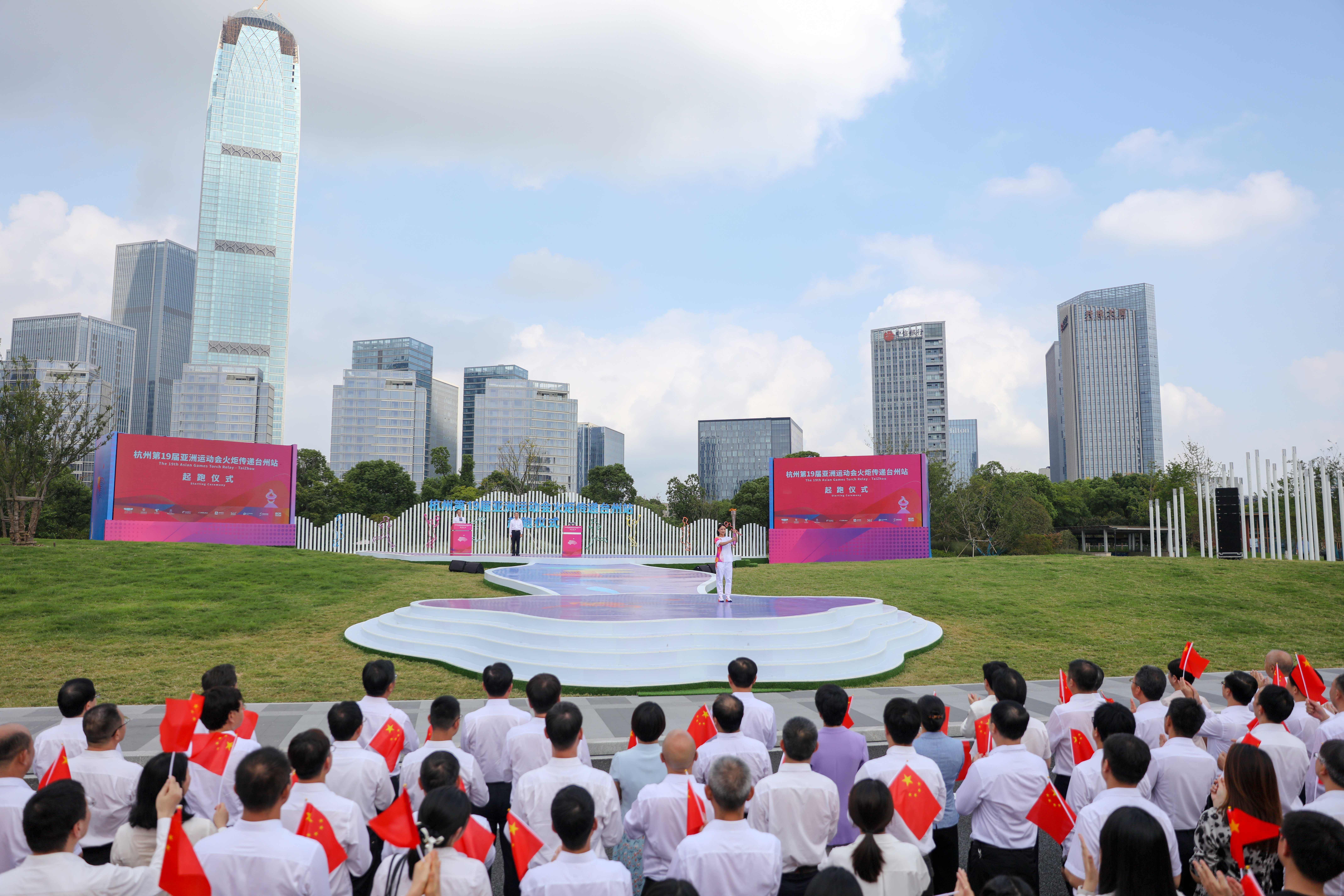 标榜荣光|标榜公司创始人邹尚宏是杭州亚运火炬手！