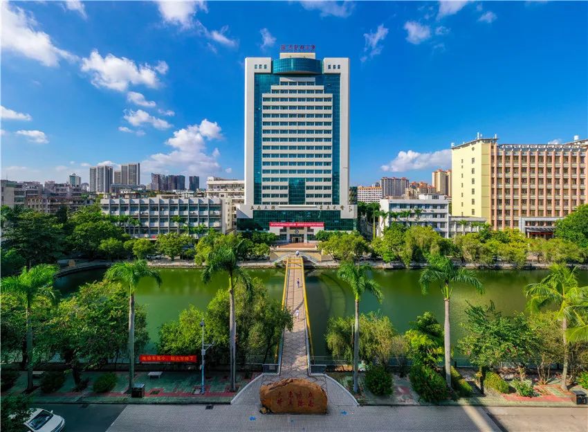 广东湛江医学院,广东医科大学是湛江的吗