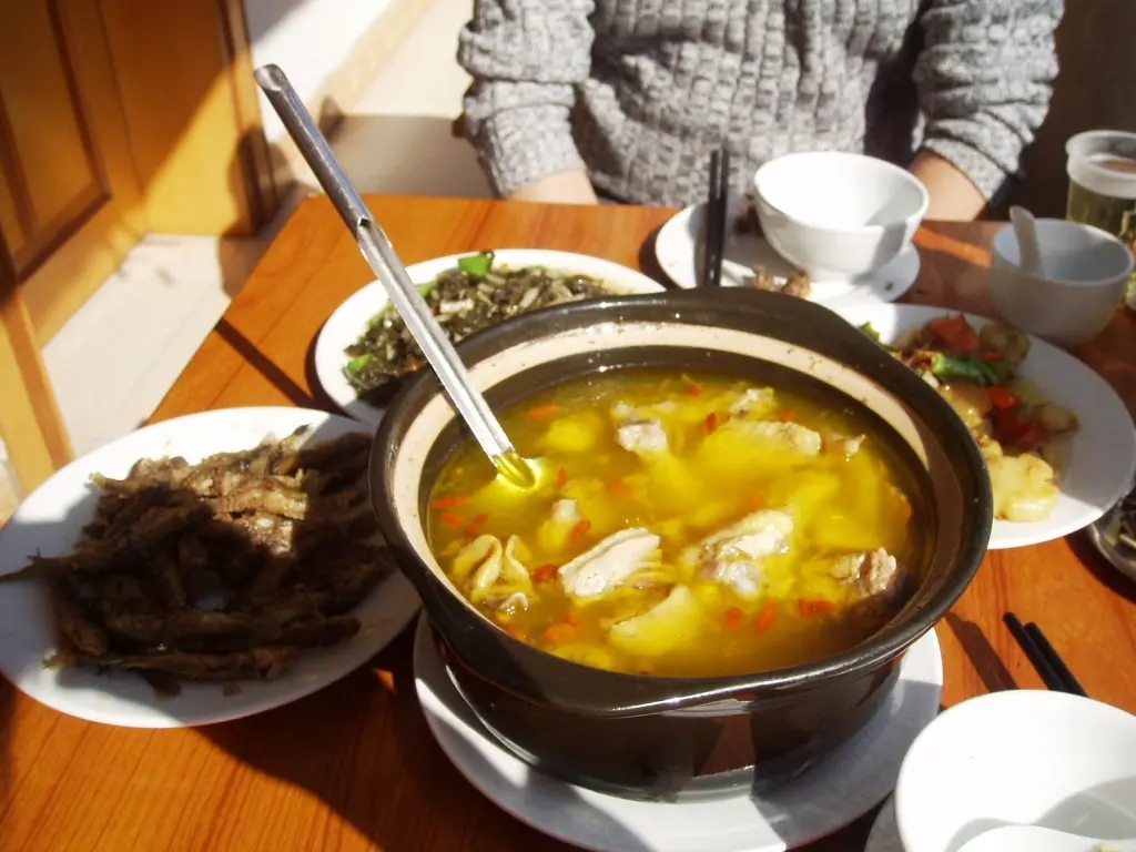 吃遍苏杭不如它，浙江这座温泉名城才是真正的吃货天堂