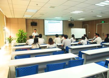 uc创始人何小鹏转型造电动车,uc创始人何小鹏还是俞永福