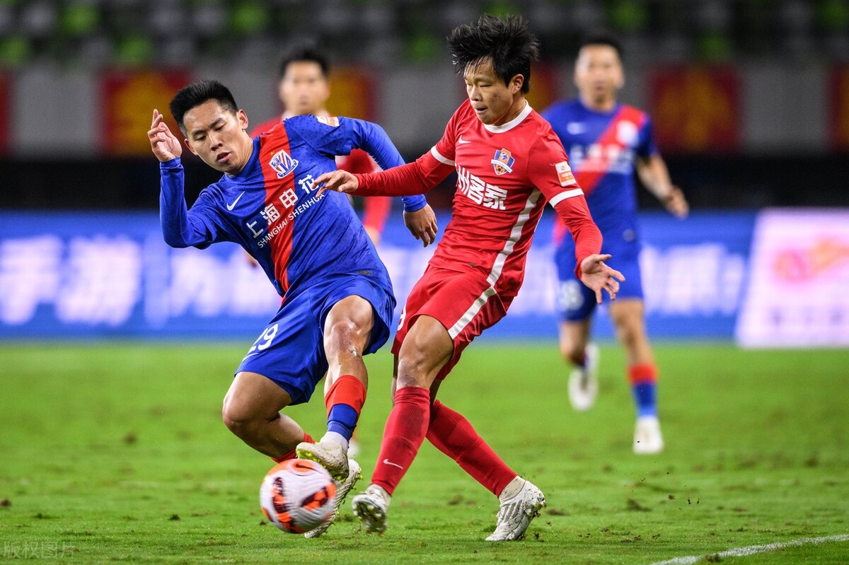 中超最新积分榜成都蓉城2-0广州队申花1-0梅州武汉长江跳出降级区