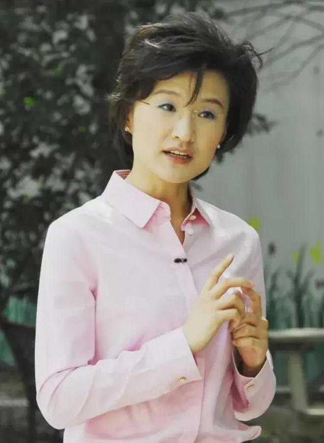 曾经的央视赫赫有名的主持人董倩,央视名嘴董倩现状