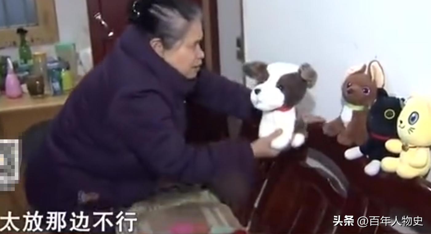 脑瘫男孩被丢给奶奶照顾,13岁孩子瘫痪在床