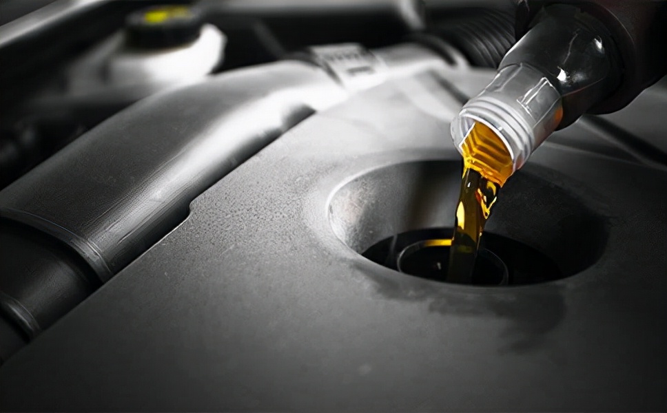 一桶原油提炼多少成品92号汽油,一吨原油能提炼多少柴油和汽油