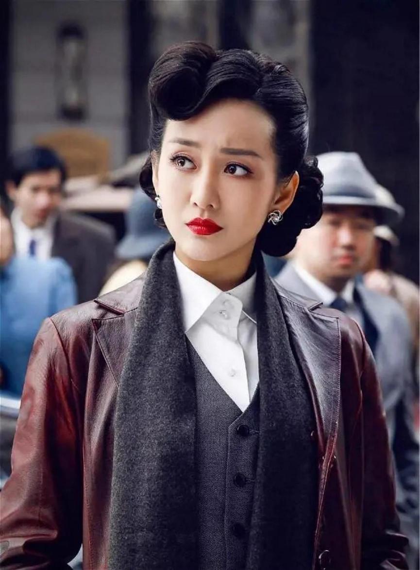 明星也逃不开的容貌焦虑：女星卸妆前后对比，自信的人才最美丽