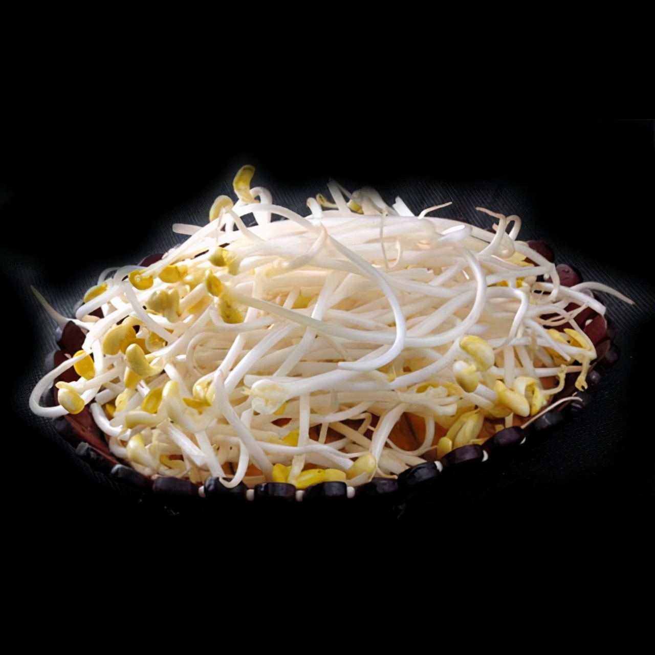 大蒜是肝病的“发物”？医生提醒：若想养肝，这4种食物尽量少吃