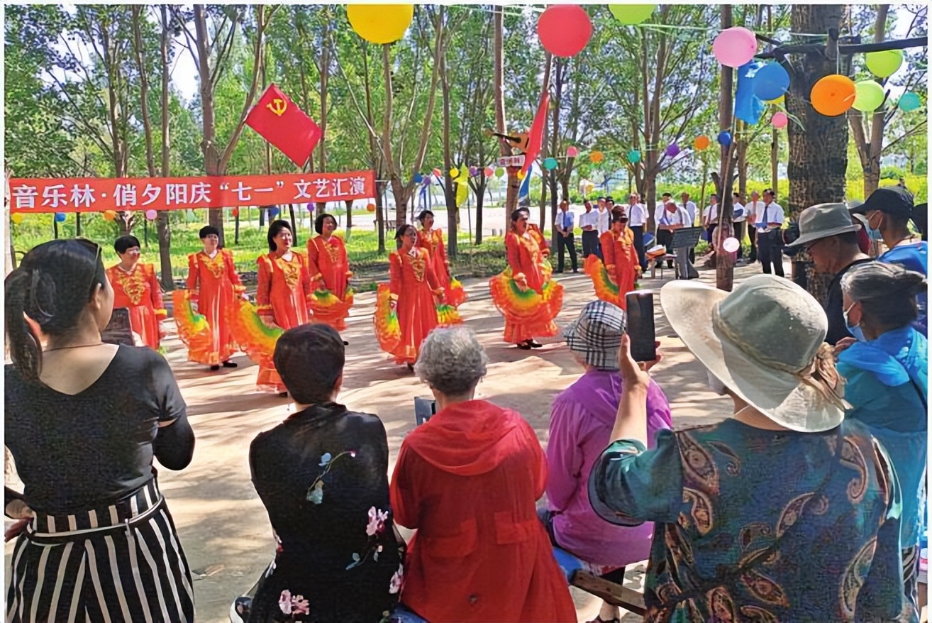 学特长、做公益、搞义演乘风湖畔“音乐林”有群文艺人