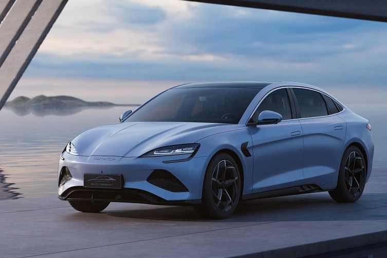 比亚迪海豹550km和小鹏p7,福州零跑c01和小鹏p7对比图