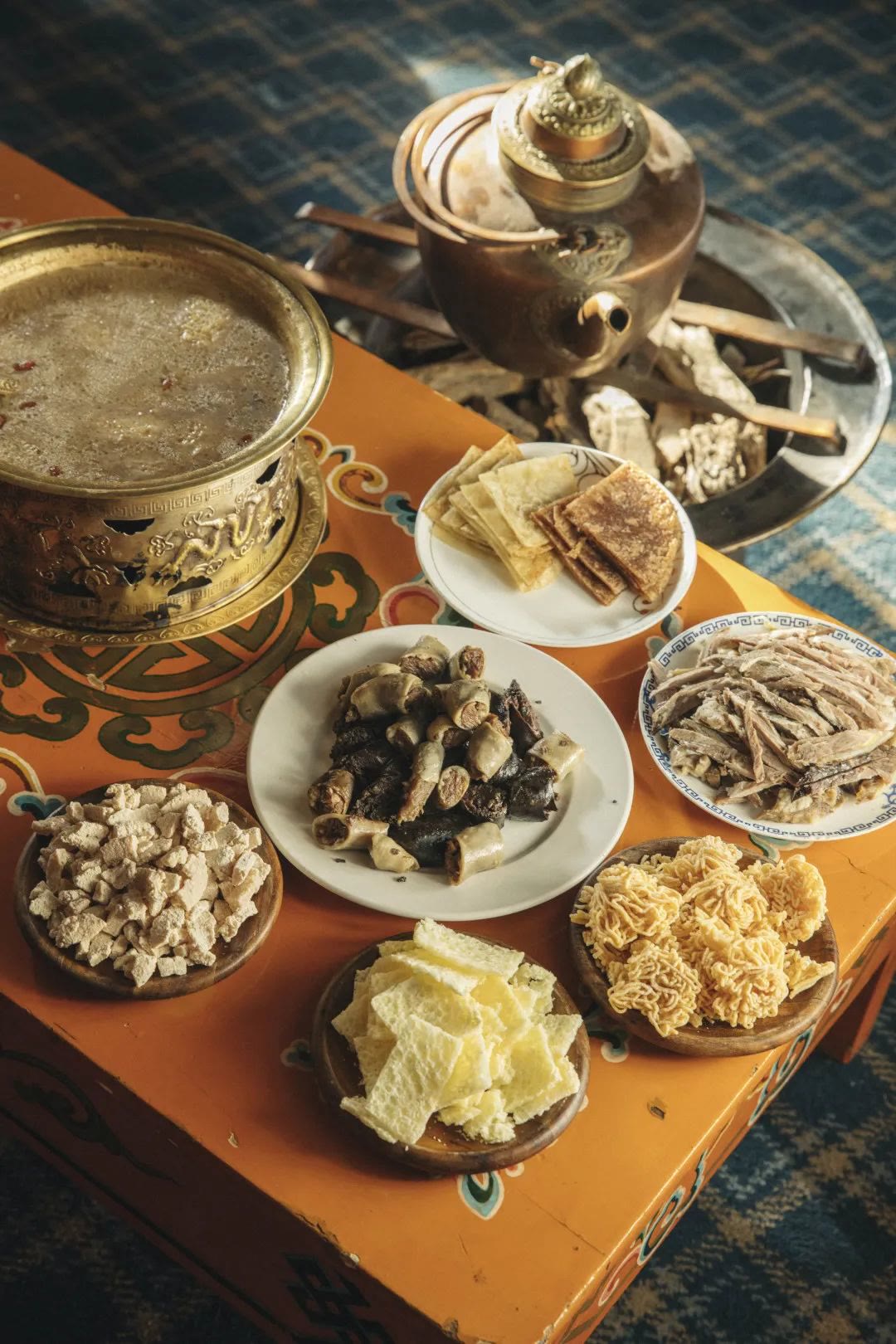 内蒙古烤全羊抬上羊仪式,一只烤全羊