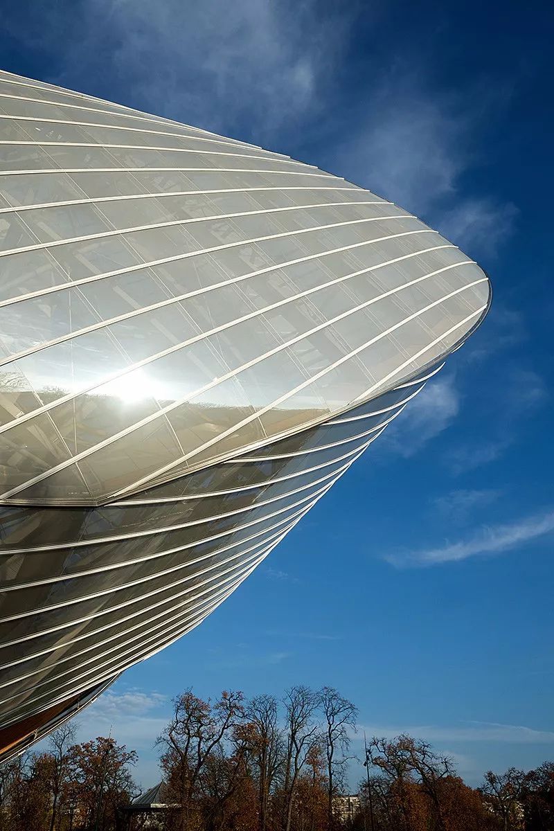 解构主义弗兰克盖里,美国建筑师弗兰克盖里的建筑风格