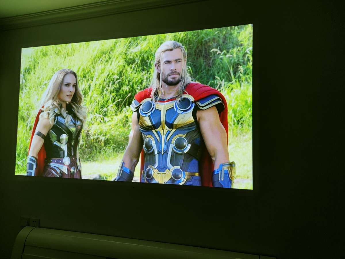 AOCK1S激光投影：4500ANSI不虚标，还豪配帝瓦雷音响，配置很顶！