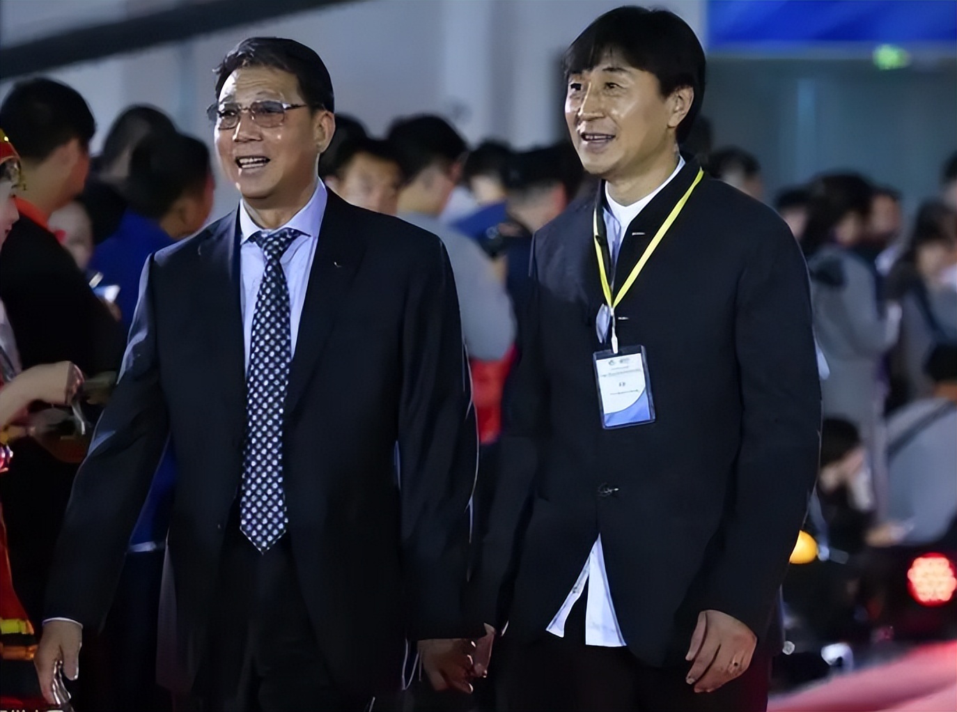 国足主帅为何至今未选出？名记：贾秀全高洪波也不干净，仅剩1位