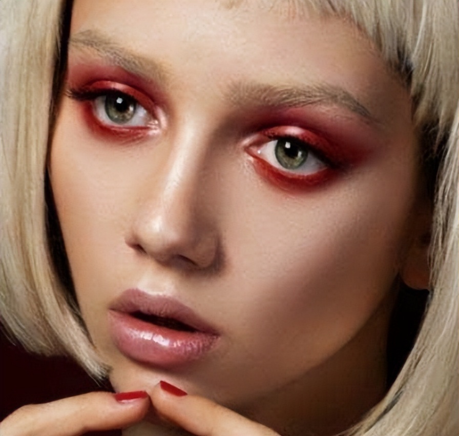 和红色口红搭的眼影教程,淡颜系妆容口红眼影搭配