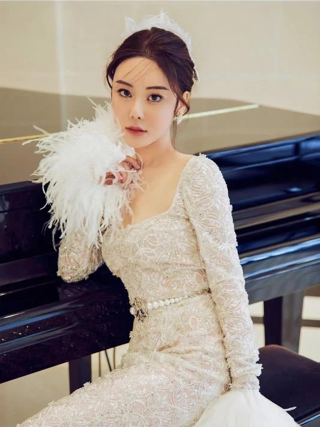 离谱！港媒曝蔡天凤两任丈夫是恋人关系，她只是被利用的工具人