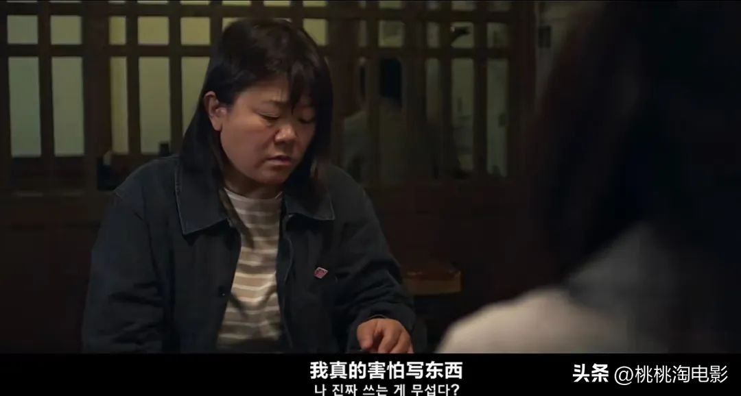 很感动，因为她一直还在坚持