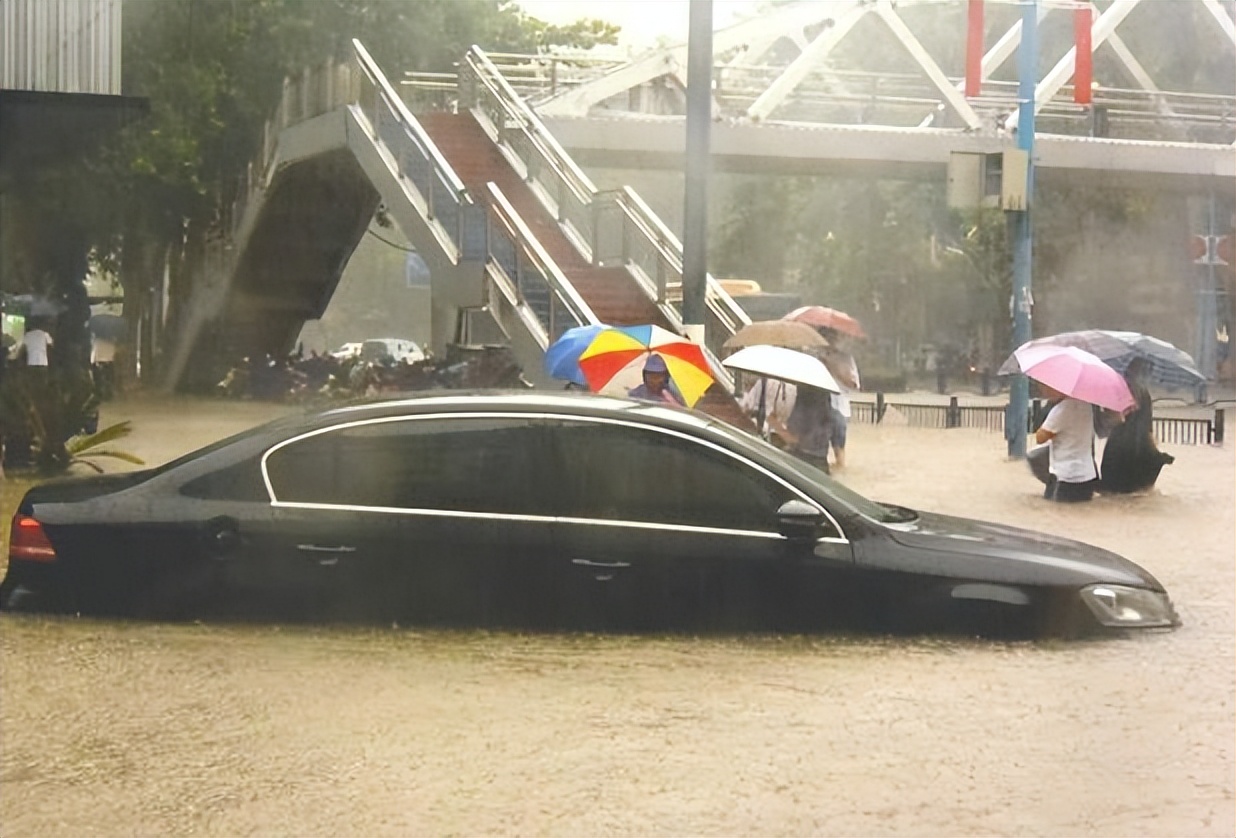 汽车被水淹了保险公司怎么维修,车辆被水淹保险公司赔偿吗